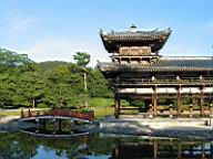 Uji - Byodo-in - Bridge to the Phoenix Hall.JPG